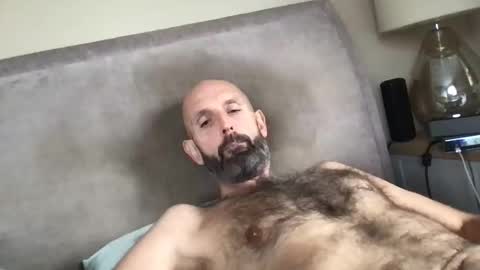 izzysboytoy1 online show from November 3, 10:38 am