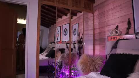 Snapshot of izzywild1 chatting on October 27, 10:52 am izzywild1 online show from October 27, 10:52 am