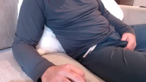 Snapshot of j335129 chatting on November 30, 1:48 pm James online show from November 30, 1:48 pm