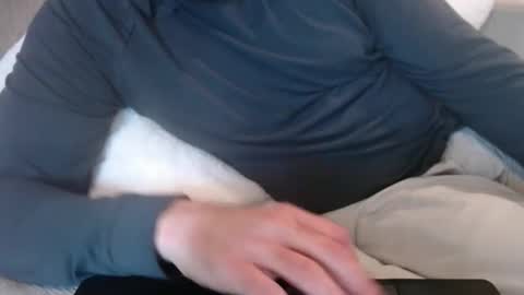 Snapshot of j335129 chatting on December 2, 4:57 pm James online show from December 2, 4:57 pm