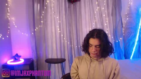 Snapshot of j_a_x_x_x_o_n chatting on December 3, 12:38 pm Hey im Jaxxxon check my info online show from December 3, 12:38 pm