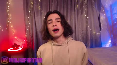 Snapshot of j_a_x_x_x_o_n chatting on February 18, 12:06 pm Hey im Jaxxxon check my info online show from February 18, 12:06 pm