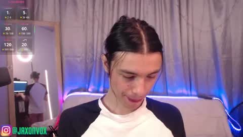 Hey im Jaxxxon check my info     online show from July 9, 1:26 pm