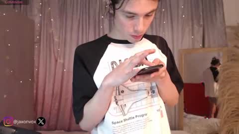 Hey im Jaxxxon check my info     online show from July 30, 11:20 am