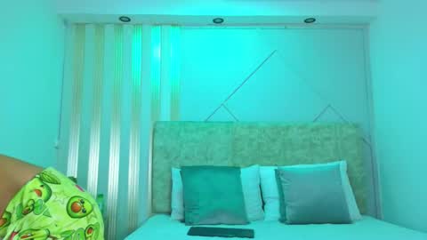 j_belle_ online show from March 14, 2:00 pm