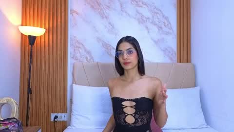 j_belle_ online show from May 5, 8:17 pm