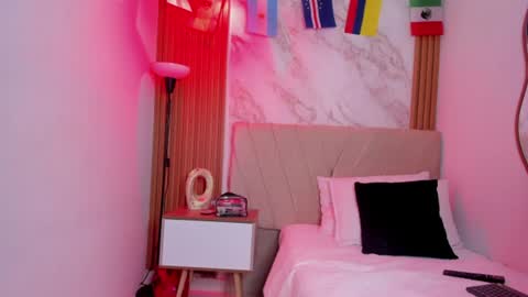 j_belle_ online show from July 11, 10:22 pm