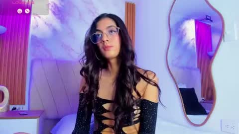 j_belle_ online show from August 7, 9:17 pm