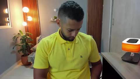 Snapshot of j_calix chatting on April 19, 11:40 pm Calix Independient model Insta and twt Calixsnake online show from April 19, 11:40 pm