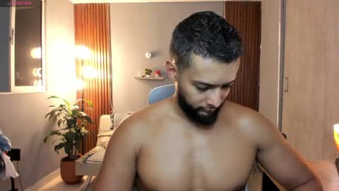 Snapshot of j_calix chatting on May 31, 10:33 pm Calix Independient model Insta and twt Calixsnake online show from May 31, 10:33 pm