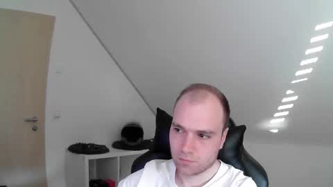 Snapshot of j_german783377 chatting on April 1, 5:52 am here4y online show from April 1, 5:52 am