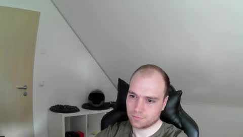 Snapshot of j_german783377 chatting on April 3, 7:50 am here4y online show from April 3, 7:50 am