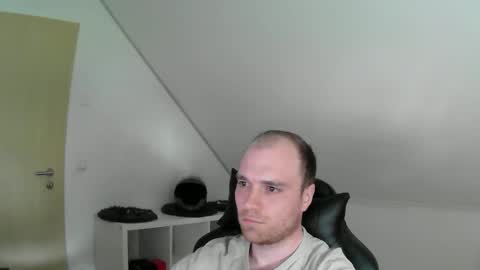 Snapshot of j_german783377 chatting on April 4, 2:25 pm here4y online show from April 4, 2:25 pm