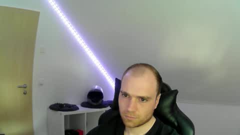 Snapshot of j_german783377 chatting on April 5, 11:18 am here4y online show from April 5, 11:18 am