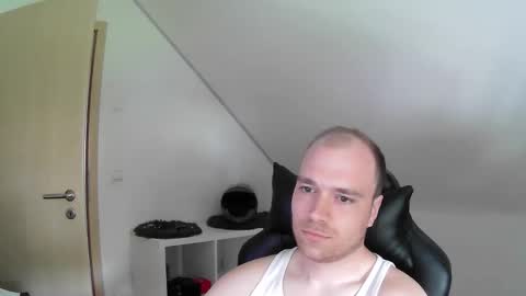 Snapshot of j_german783377 chatting on April 19, 10:03 am here4y online show from April 19, 10:03 am