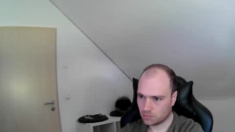 Snapshot of j_german783377 chatting on May 1, 8:08 am here4y online show from May 1, 8:08 am