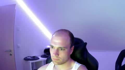 Snapshot of j_german783377 chatting on May 5, 8:50 pm here4y online show from May 5, 8:50 pm