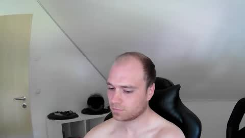 Snapshot of j_german783377 chatting on May 9, 9:58 am here4y online show from May 9, 9:58 am