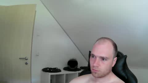 Snapshot of j_german783377 chatting on May 25, 8:31 am here4y online show from May 25, 8:31 am