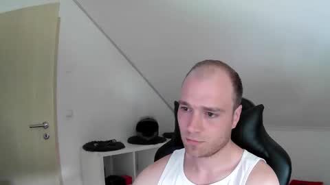 Snapshot of j_german783377 chatting on May 31, 8:54 am here4y online show from May 31, 8:54 am