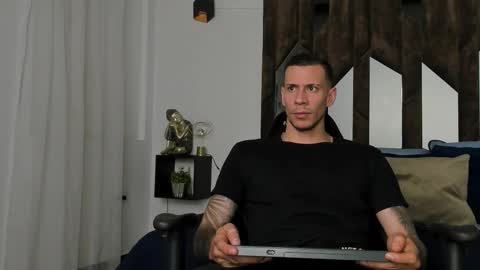 Snapshot of j_king__ chatting on January 12, 5:51 pm J King online show from January 12, 5:51 pm