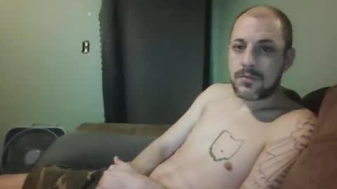 Snapshot of j_lion85 chatting on January 14, 10:21 am j_lion85 online show from January 14, 10:21 am