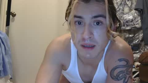 Snapshot of j_tayjo chatting on July 13, 5:32 am j_tayjo online show from July 13, 5:32 am