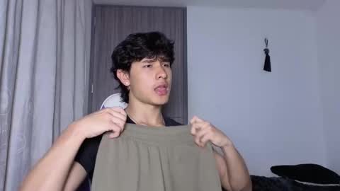 Noah online show from December 13, 8:36 pm