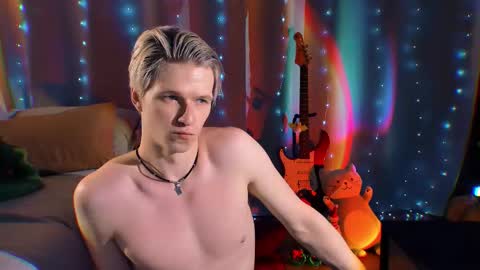 Snapshot of jack_frozt chatting on December 18, 6:36 pm brestonsweet online show from December 18, 6:36 pm