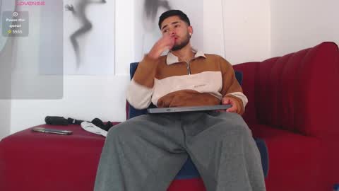    online show from March 27, 11:10 am