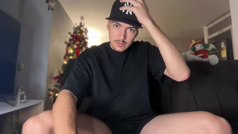 INDEPENDENT MODEL online show from December 5, 9:51 am