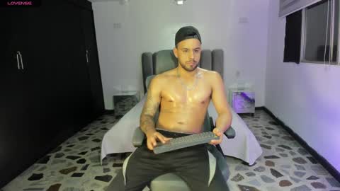 Snapshot of jackblanco_ chatting on December 28, 3:26 am Jack White online show from December 28, 3:26 am