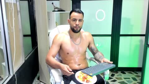 Snapshot of jackblanco_ chatting on January 8, 9:00 am Jack White online show from January 8, 9:00 am