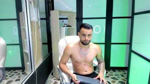 Snapshot of jackblanco_ chatting on January 8, 12:05 pm Jack White online show from January 8, 12:05 pm