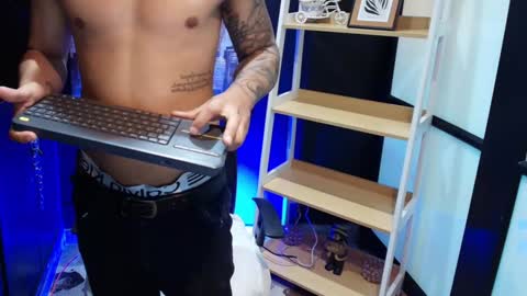 Snapshot of jackblanco_ chatting on January 22, 4:13 am Jack White online show from January 22, 4:13 am