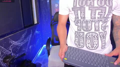 Snapshot of jackblanco_ chatting on February 3, 4:14 am Jack White online show from February 3, 4:14 am