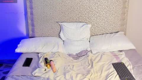 Snapshot of jackblanco_ chatting on February 7, 10:29 am Jack White online show from February 7, 10:29 am