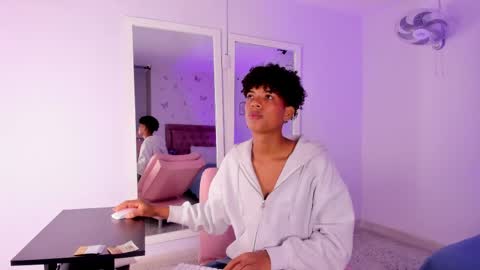 Jackk Russell  online show from April 4, 3:16 am