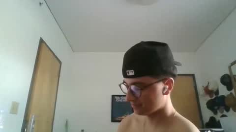 ImZacharyTyler online show from May 28, 11:57 pm