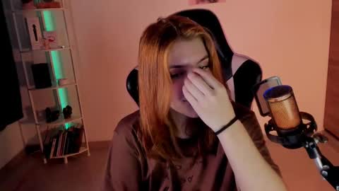 Linda Sofia help me get to 100 thumbs up online show from December 16, 7:58 am