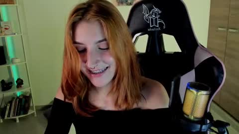 Linda Sofia help me get to 100 thumbs up online show from December 17, 5:18 am