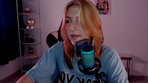 Linda Sofia help me get to 100 thumbs up online show from January 17, 3:23 am