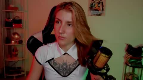 Linda Sofia help me get to 100 thumbs up online show from February 7, 6:24 am