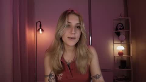 Snapshot of jacky_croft chatting on February 11, 2:49 am Linda Sofia help me get to 100 thumbs up online show from February 11, 2:49 am