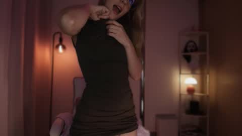 Snapshot of jacky_croft chatting on February 14, 2:41 am Linda Sofia help me get to 100 thumbs up online show from February 14, 2:41 am