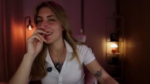 Snapshot of jacky_croft chatting on February 28, 2:23 am Linda Sofia help me get to 100 thumbs up online show from February 28, 2:23 am