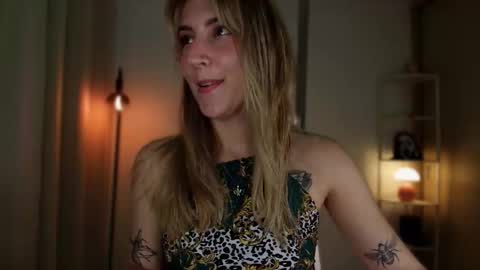 Snapshot of jacky_croft chatting on March 1, 1:29 am Linda Sofia help me get to 100 thumbs up online show from March 1, 1:29 am