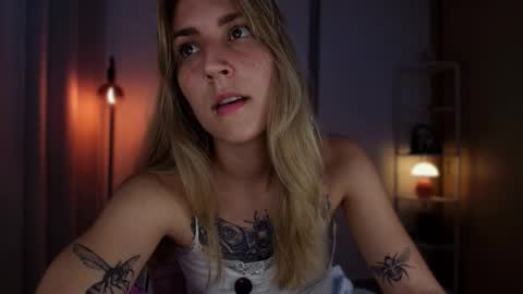 Snapshot of jacky_croft chatting on March 2, 12:35 am Linda Sofia help me get to 100 thumbs up online show from March 2, 12:35 am