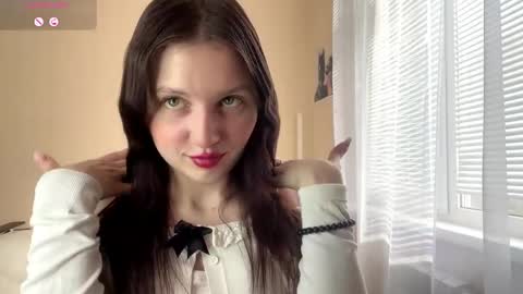 Snapshot of jaclynmalcolm chatting on April 5, 6:21 am Lillian online show from April 5, 6:21 am