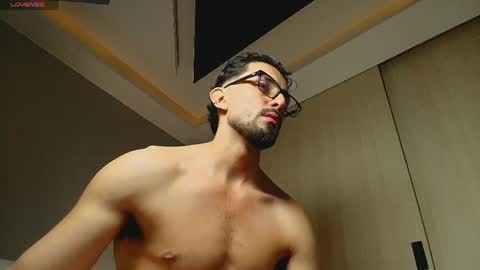 jacob__adams online show from April 19, 12:22 am